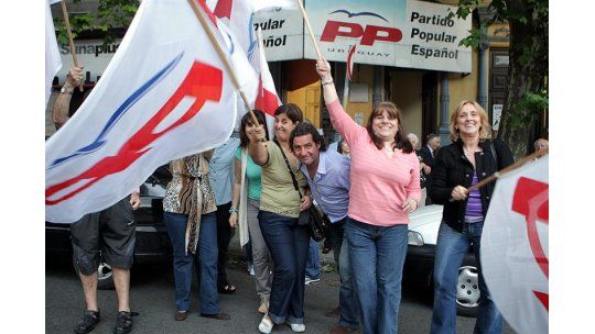 Militantes del nuevo presidente español festejaron en Montevideo