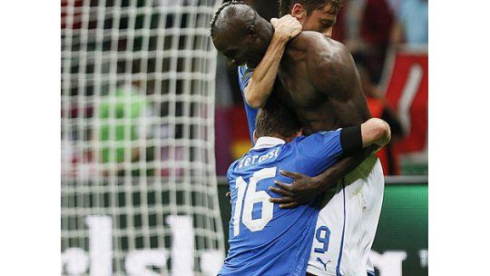 Italia a la final de la Eurocopa y Balotelli fue el héroe