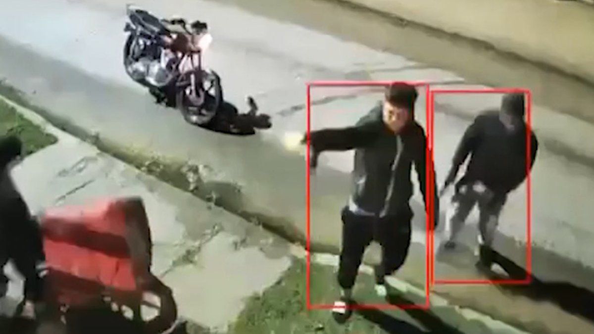 Intenso tiroteo contra una casa en Manga: video es viral per