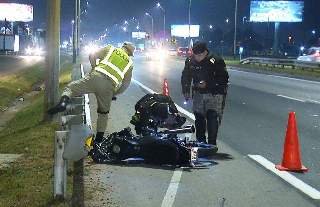 Foto: Subrayado. Moto recuperada, en ruta 101, próximo a la rotonda del aeropuerto.