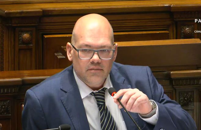 Diputado blanco Andrés Grezzi durante el debate sobre ley de eutanasia.