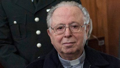el papa dio senal de mano dura con expulsion de pederasta, segun victima en chile