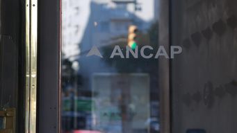 gobierno define si adelanta el ajuste de precios en los combustibles o espera a mayo, como estaba previsto