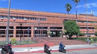 con un cartel de promo fuerte, ofertaba cocaina en un kiosco centrico