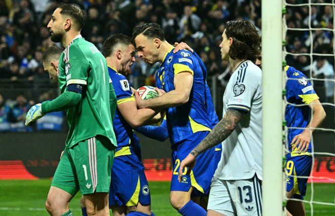 Foto: AFP. Bosnia y Herzegovina le ganó a Italia por penales y la dejó afuera del Mundial.