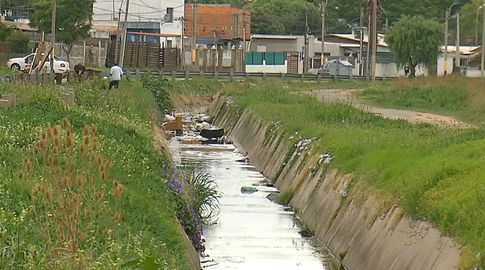 Adolescente fue encontrado muerto en una cuneta de Flor de Maroñas; su padre está detenido