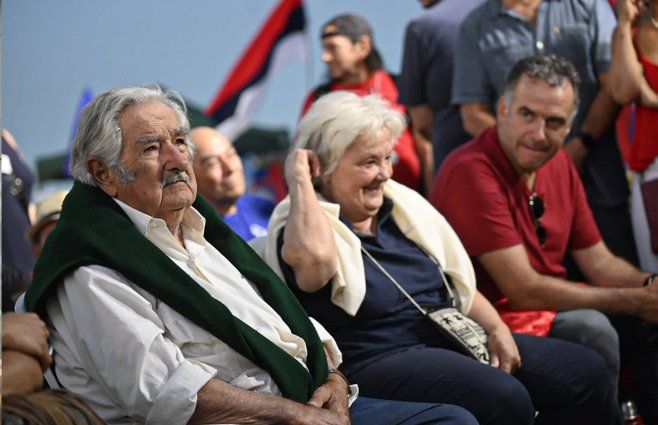 José Mujica, Lucía Topolansky y Yamandú Orsi. Foto: archivo FocoUy.
