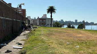 Foto: Subrayado. Afueras del Cementerio Central, Barrio Sur.