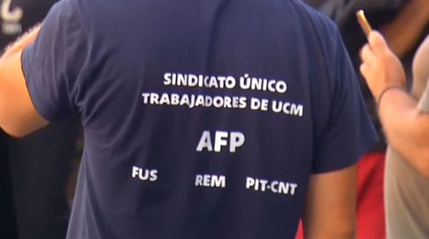 Sindicato y UCM acuerdan negociar durante tres semanas los despidos anunciados por la empresa Sindicato y UCM acuerdan negociar durante tres semanas los despidos anunciados por la empresa
