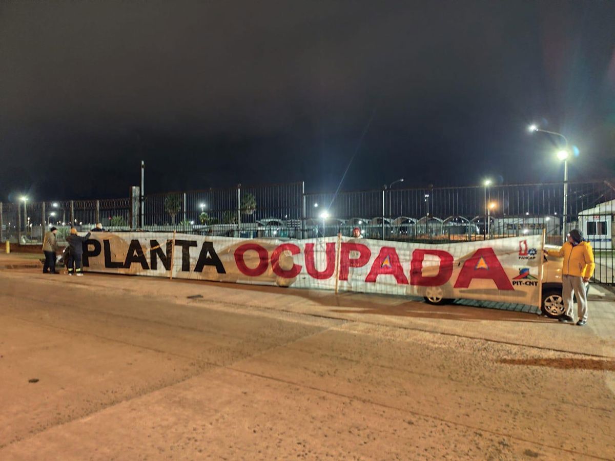 Sindicato de Ancap ocupa la planta de La Tablada. Foto: Federación Ancap, enviada a Subrayado. Sindicato de Ancap ocupa la planta de La Tablada. Foto: Federación Ancap, enviada a Subrayado.