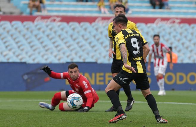 cepillo gonzalez gol peñarol river plate clausura 2023 foco uy (1).jpeg