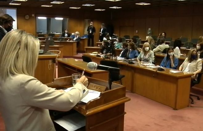 informe violencia en redes mujeres políticas.jpg