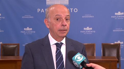 Javier García sobre anuncio de Orsi: Lamentable que el presidente se haya prestado para una maniobra política de la peor especie Javier García sobre anuncio de Orsi: Lamentable que el presidente se haya prestado para una maniobra política de la peor especie