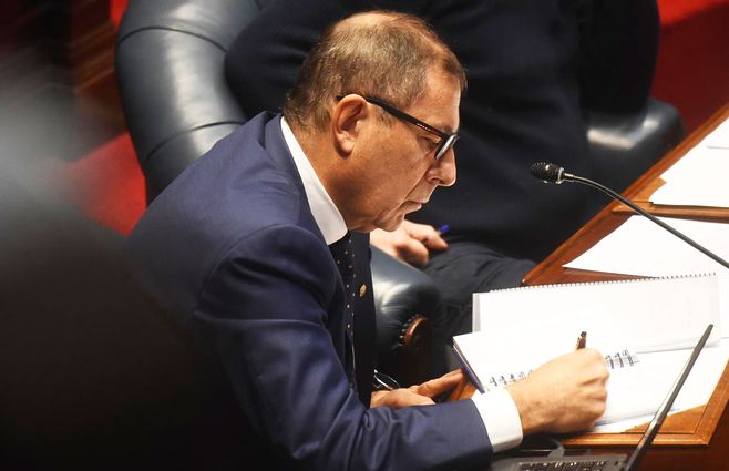 Ministro Oddone en la interpelación: "No vamos a hacer modificaciones adicionales en materia impositiva"