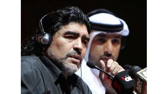 Maradona suspendido por tomarse a golpes con un colega