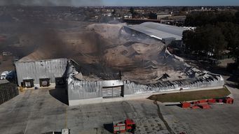incendio en planta automotriz afecto exclusivamente area de produccion asignada a ford; bomberos investiga las causas