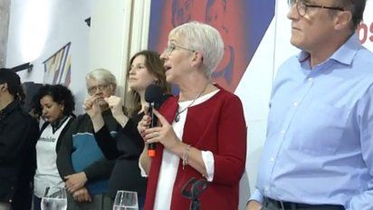 Graciela Villar retoma la consigna de Seregni oligarquía-pueblo del año 1971 para llamar a movilizarse de cara a las eleciones. El candidato Daniel martinez advirtió que su compañera de fórmula traería emociones a la campaña electoral. Ella admitió tener un discurso de barricada