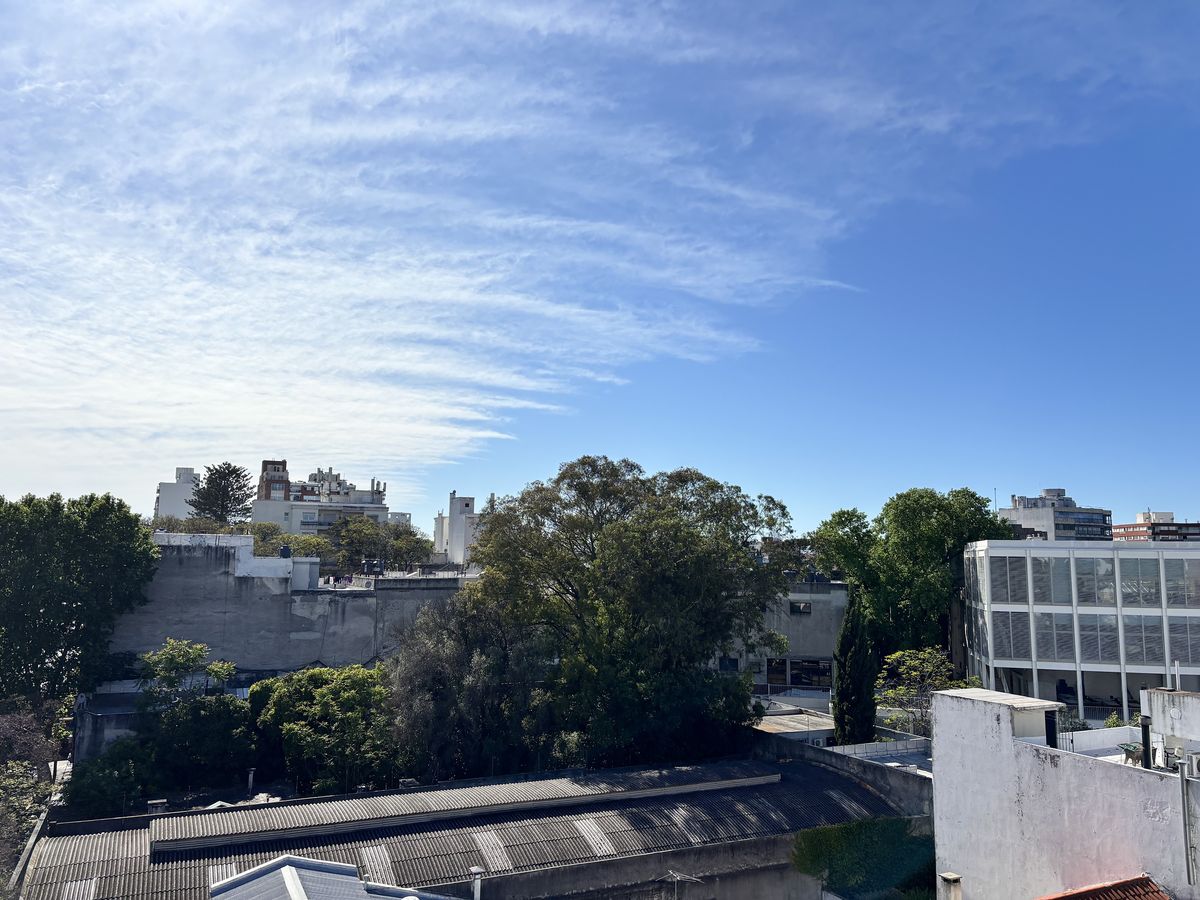 Sábado cálido a caluroso, parcialmente nublado y fresco en la noche