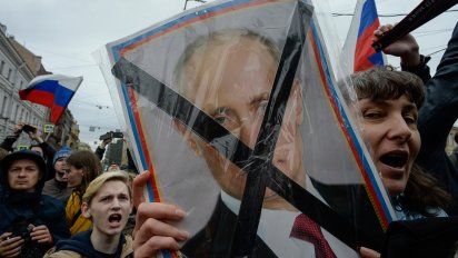 la policia rusa detiene a un chaman que iba a moscu a exorcizar a putin