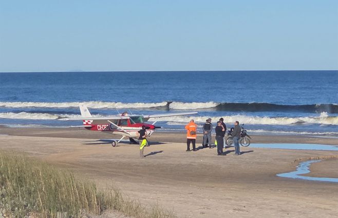 AVIONETA-ATERRIZAJE-CIUDAD-DE-LA-COSTA
