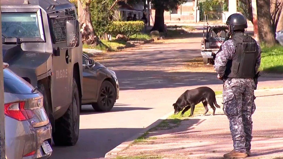 Operativo policial en barrio Ituzaingó para detener a un req
