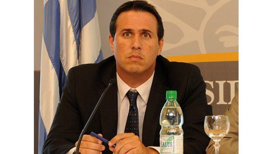 Cánepa explica a Mujica: tratar adictos no como delincuentes