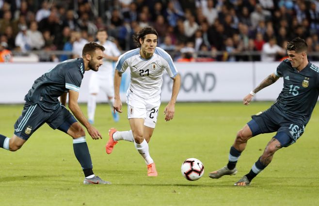 Cavani-Uruguay-Argentina-AFP.jpg