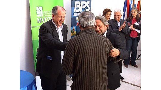 BPS y Ministerio entregaron apartamentos a jubilados