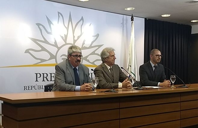 Vicecanciller Ariel Bergamino, Tabaré Vázquez, prosecretario Juan Andrés Roballo. 