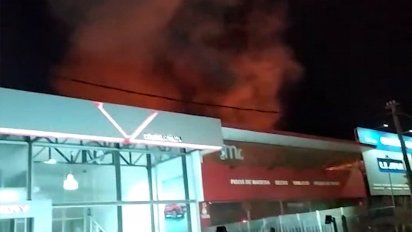 incendio en local de venta de pisos de madera dejo importantes perdidas materiales