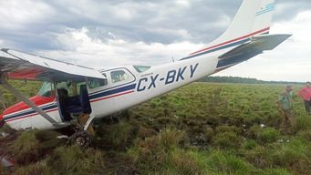 hay un imputado y dos detenidos en la investigacion por el robo de la avioneta en rivera