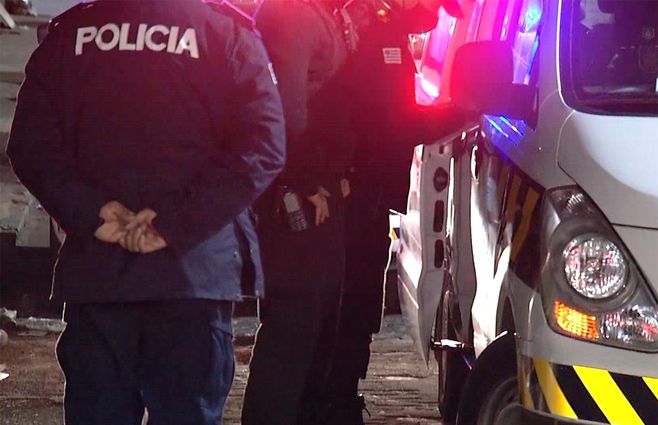 policia-noche-patrullero