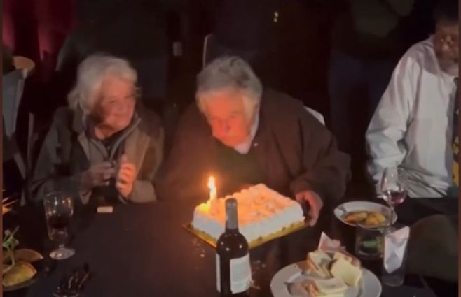 CUMPLEAÑOS-MUJICA--88-AÑOS.jpg
