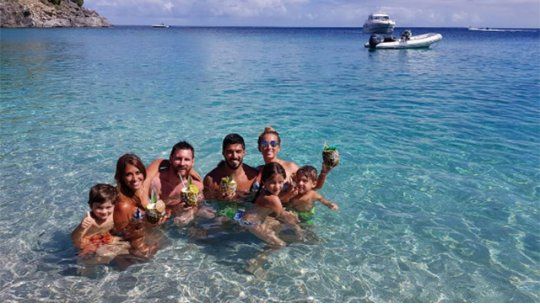 En plena luna de miel, Messi le cayó de sorpresa a Suárez