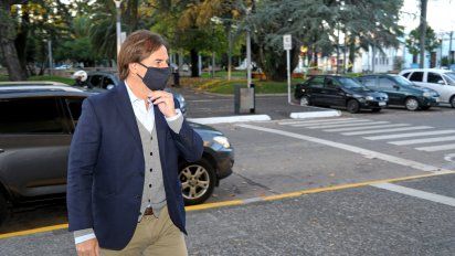 seis de cada 10 uruguayos aprueban la gestion del presidente luis lacalle pou