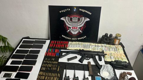 Diez detenidos en un operativo antidrogas en San Carlos y Maldonado: incautaron droga, armas y municiones