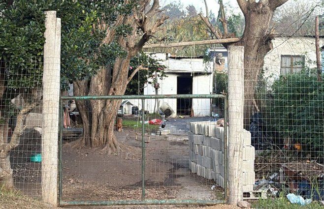 Foto: Subrayado. Casa donde ocurrió el ataque a tiros y con bomba molotov.
