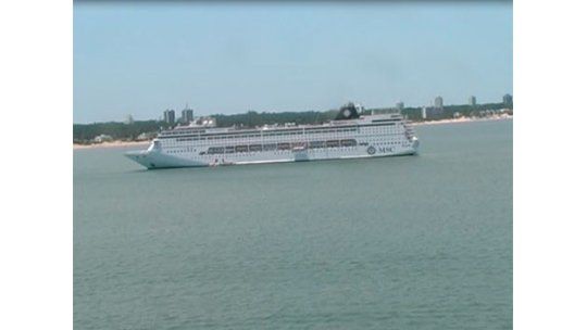 Impresionante crucero visita Punta del Este
