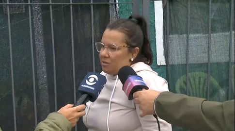 Hace años que pedimos ayuda para cortar y sacar el árbol, dice la hija de la mujer herida por la caída de un árbol