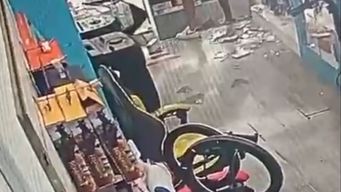 dos delincuentes cometieron un robo pirana en un local de celulares, los persiguieron y lograron detenerlos