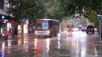 meteorologia baja a color amarillo su alerta por tormentas fuertes y lluvias intensa