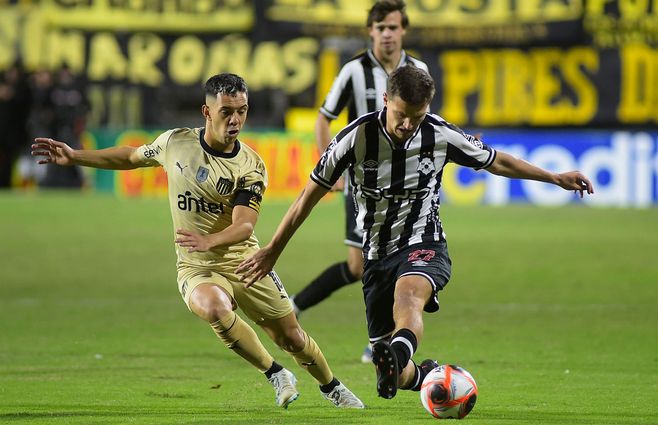 Peñarol vence a Wanderers de visita en el Viera. Foto: FocoUy
