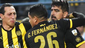 Peñarol empató en la hora a Racing y Fénix goleó a Danubio