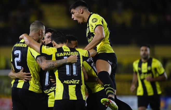 Peñarol festeja la segunda victoria en el Apertura, en dos partidos. Foto: FocoUy.
