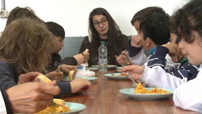 unas 1.000 escuelas recurren a menu de emergencia por paro de auxiliares de servicio