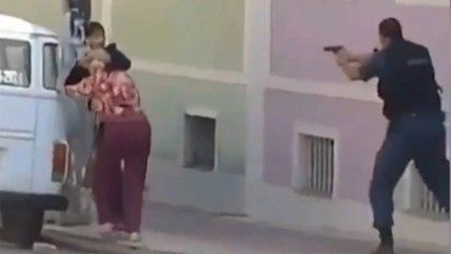 policias mataron a un delincuente que tenia como rehen a una mujer en brasil