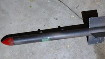 mujer hurgaba volqueta en pocitos y encontro un artefacto explosivo; fue incautado