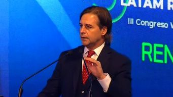 lacalle pou hablo del desafio de aplicar energias renovables en el transporte publico