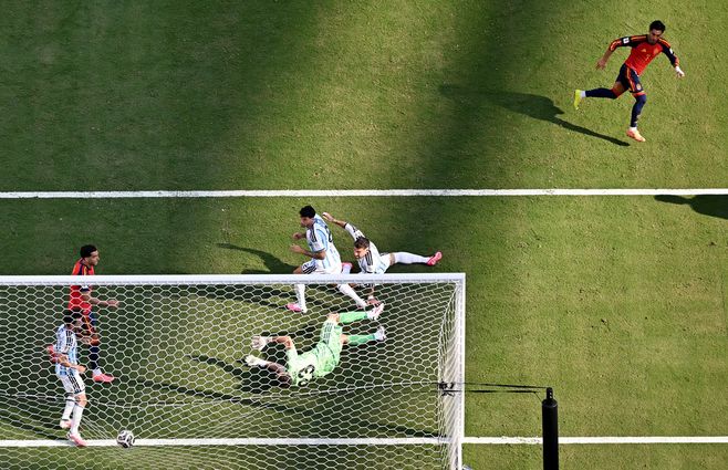 Foto: AFP. Momento del gol de España en la final.