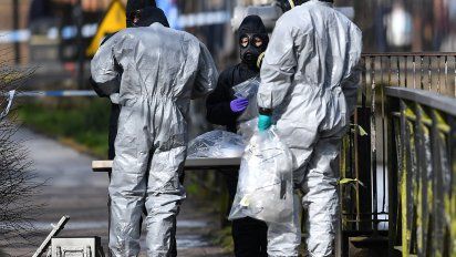 expulsion masiva de diplomaticos rusos de eeuu y union europea